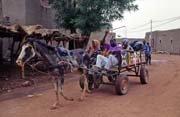 Hundreds of villagers come to traditional Monday market, Djenn� city. Mali.