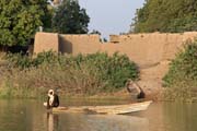 Fisherman. Lake Chad area. Cameroon.